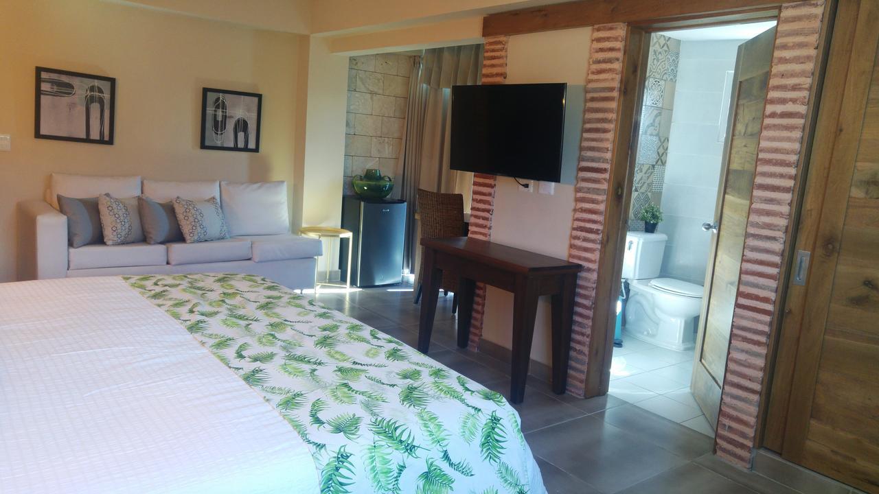 Mon Hotel Boutique Констанса Экстерьер фото