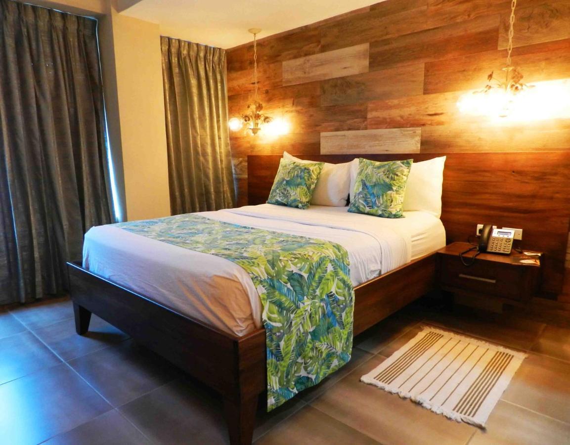 Mon Hotel Boutique Констанса Экстерьер фото